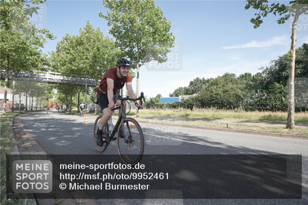 09.08.2026 - GEWOBA Citytriathlon Bremen Michael Burmester http://msf.ph/oto/9952461 09.08.2026 10:29:27 Radfahren 295, 327, 352, 355, 359, 363, 408, 478 meine-sportfotos.de