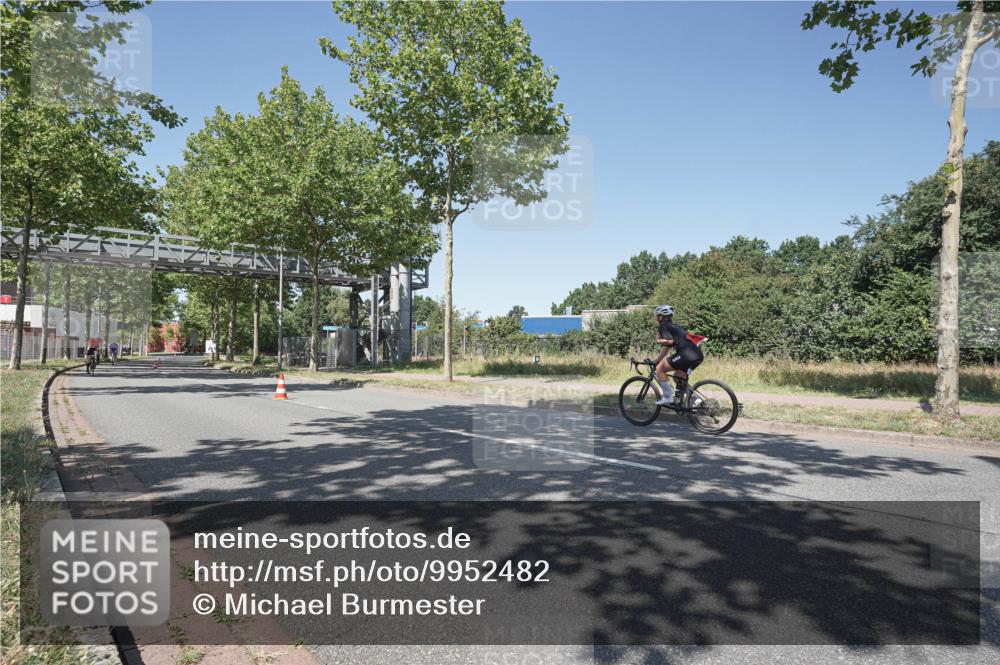 09.08.2026 - GEWOBA Citytriathlon Bremen Michael Burmester http://msf.ph/oto/9952482 09.08.2026 13:30:28 Radfahren 795, 905 meine-sportfotos.de