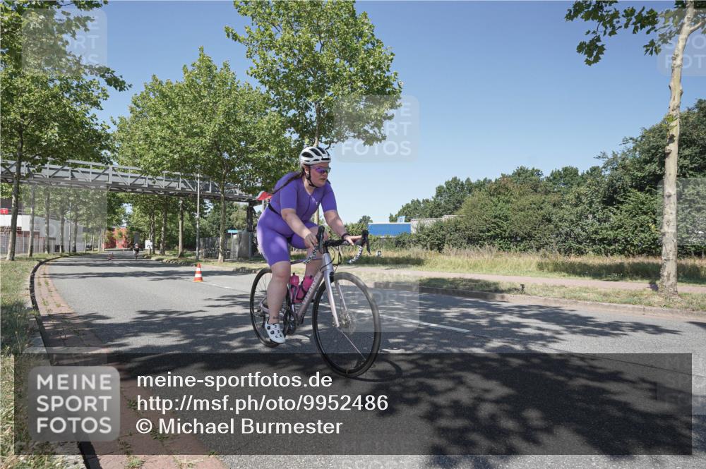 09.08.2026 - GEWOBA Citytriathlon Bremen Michael Burmester http://msf.ph/oto/9952486 09.08.2026 13:30:33 Radfahren 905, 963 meine-sportfotos.de