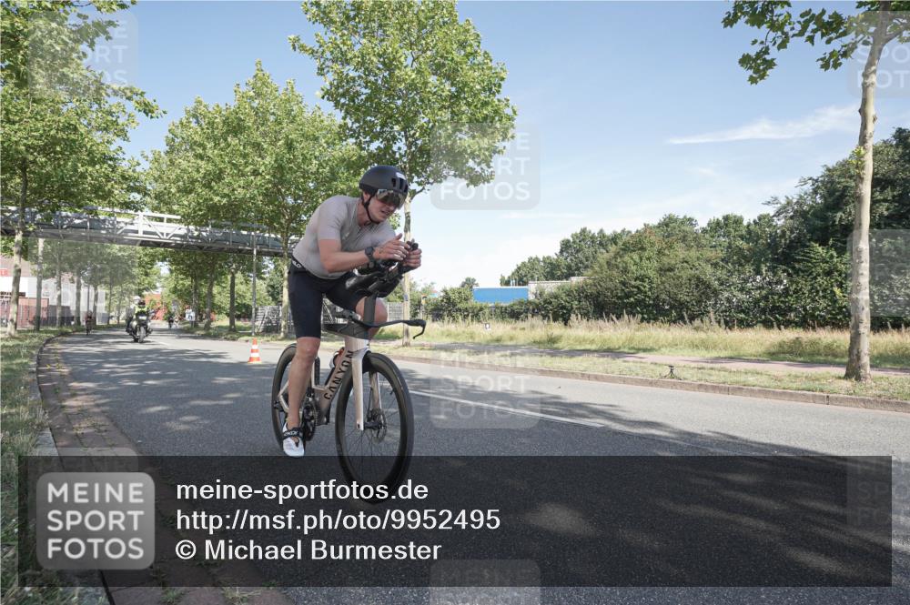 09.08.2026 - GEWOBA Citytriathlon Bremen Michael Burmester http://msf.ph/oto/9952495 09.08.2026 10:29:58 Radfahren 289, 313, 366, 388, 403, 406, 479, 516, 528 meine-sportfotos.de