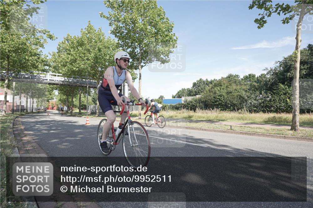 09.08.2026 - GEWOBA Citytriathlon Bremen Michael Burmester http://msf.ph/oto/9952511 09.08.2026 10:30:10 Radfahren 221, 313, 350, 366, 516, 528 meine-sportfotos.de
