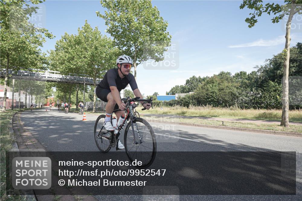 09.08.2026 - GEWOBA Citytriathlon Bremen Michael Burmester http://msf.ph/oto/9952547 09.08.2026 10:30:53 Radfahren 299, 311, 317, 320 meine-sportfotos.de