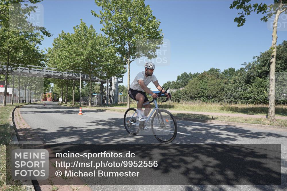 09.08.2026 - GEWOBA Citytriathlon Bremen Michael Burmester http://msf.ph/oto/9952556 09.08.2026 13:36:21 Radfahren 585 meine-sportfotos.de