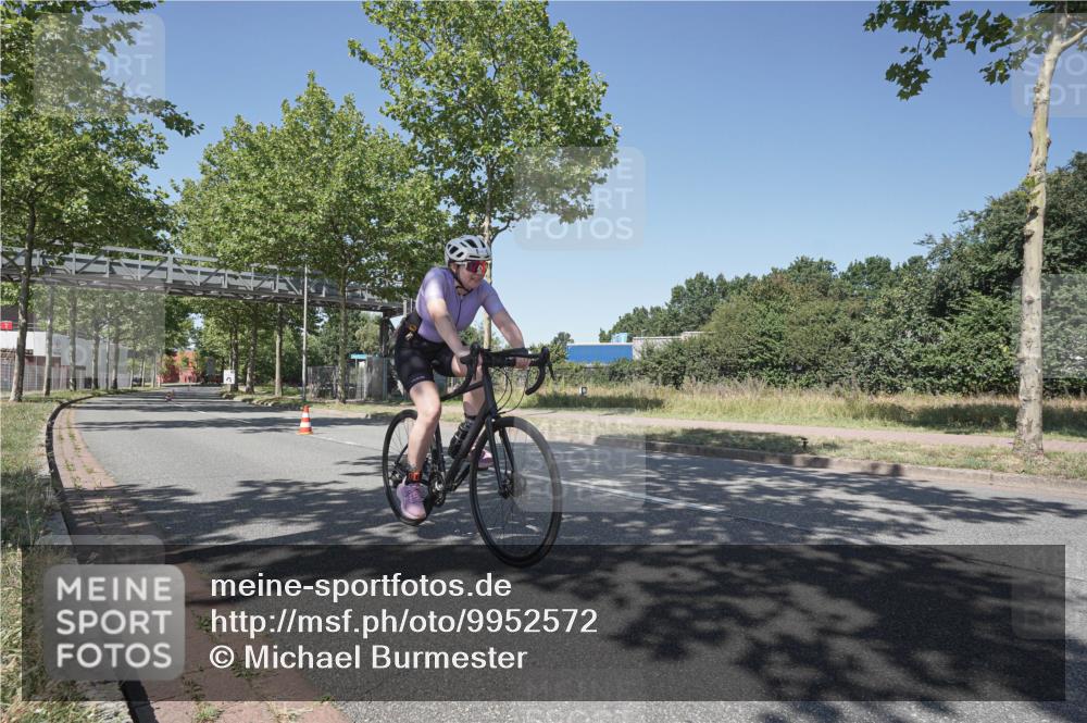 09.08.2026 - GEWOBA Citytriathlon Bremen Michael Burmester http://msf.ph/oto/9952572 09.08.2026 13:40:52 Radfahren 930 meine-sportfotos.de