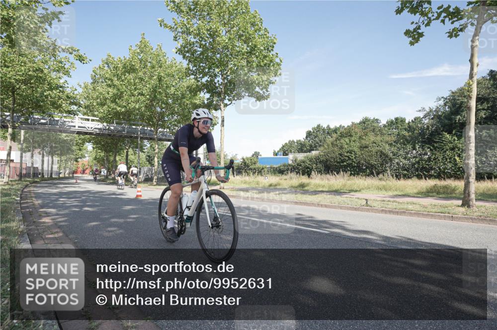 09.08.2026 - GEWOBA Citytriathlon Bremen Michael Burmester http://msf.ph/oto/9952631 09.08.2026 10:32:01 Radfahren 25, 337, 481, 482, 500 meine-sportfotos.de