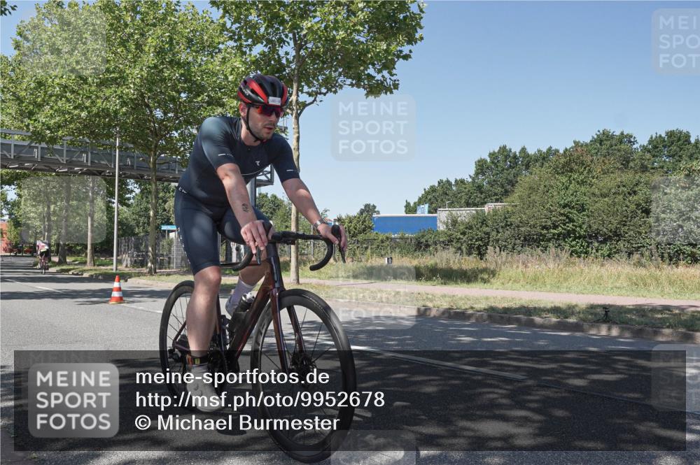 09.08.2026 - GEWOBA Citytriathlon Bremen Michael Burmester http://msf.ph/oto/9952678 09.08.2026 14:09:14 Radfahren 32, 140, 170, 181, 185, 187 meine-sportfotos.de