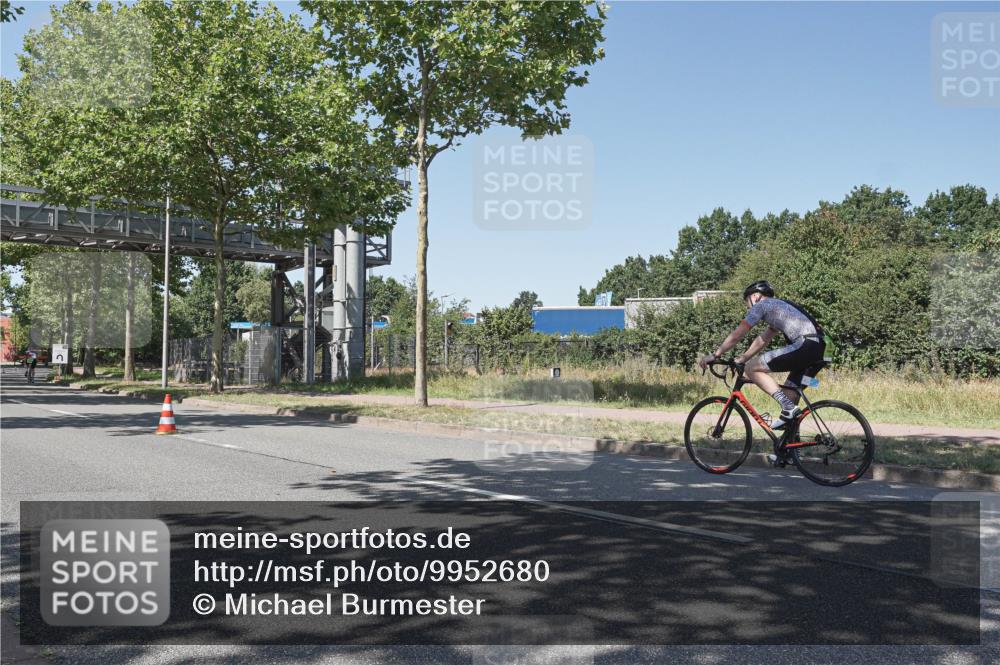 09.08.2026 - GEWOBA Citytriathlon Bremen Michael Burmester http://msf.ph/oto/9952680 09.08.2026 14:09:15 Radfahren 32, 140, 170, 181, 185, 187, 189 meine-sportfotos.de