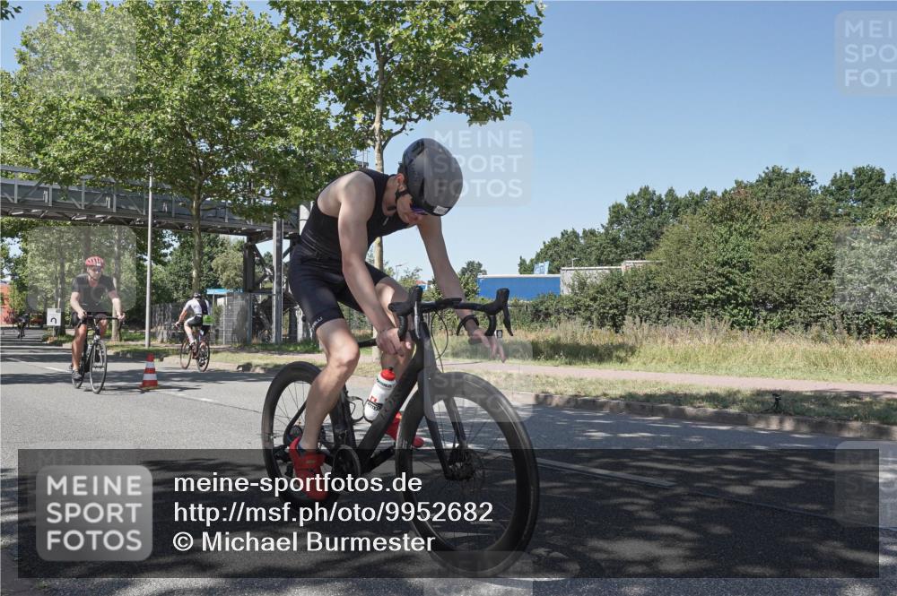 09.08.2026 - GEWOBA Citytriathlon Bremen Michael Burmester http://msf.ph/oto/9952682 09.08.2026 14:09:17 Radfahren 32, 78, 140, 170, 181, 185, 187, 189 meine-sportfotos.de