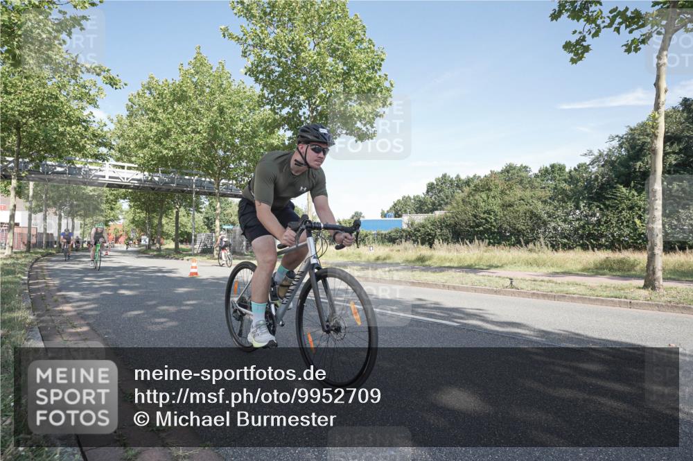 09.08.2026 - GEWOBA Citytriathlon Bremen Michael Burmester http://msf.ph/oto/9952709 09.08.2026 10:32:54 Radfahren 7, 173, 303, 305, 330, 353, 370, 374, 419, 452, 493, 503, 508, 526 meine-sportfotos.de