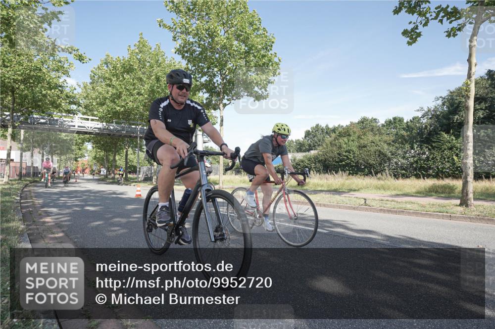 09.08.2026 - GEWOBA Citytriathlon Bremen Michael Burmester http://msf.ph/oto/9952720 09.08.2026 10:33:00 Radfahren 1, 83, 103, 173, 305, 353, 370, 413, 419, 453, 457, 486, 493, 503, 508, 526 meine-sportfotos.de