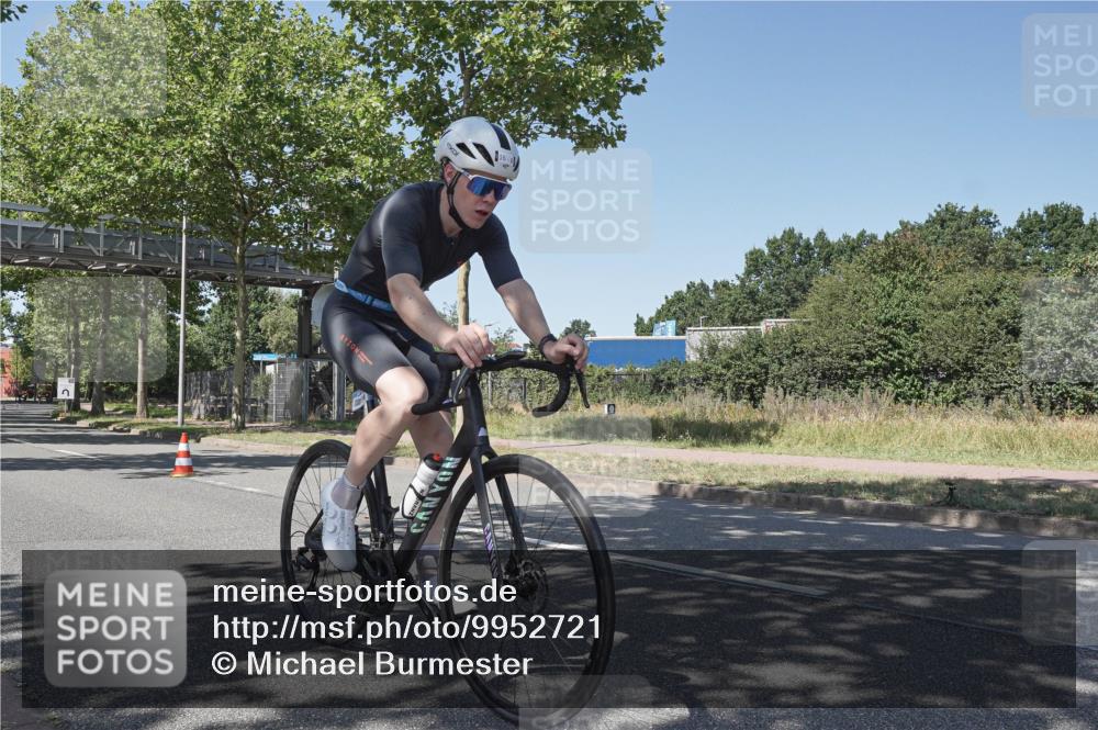 09.08.2026 - GEWOBA Citytriathlon Bremen Michael Burmester http://msf.ph/oto/9952721 09.08.2026 14:10:02 Radfahren 16, 35, 97, 119, 154, 177 meine-sportfotos.de