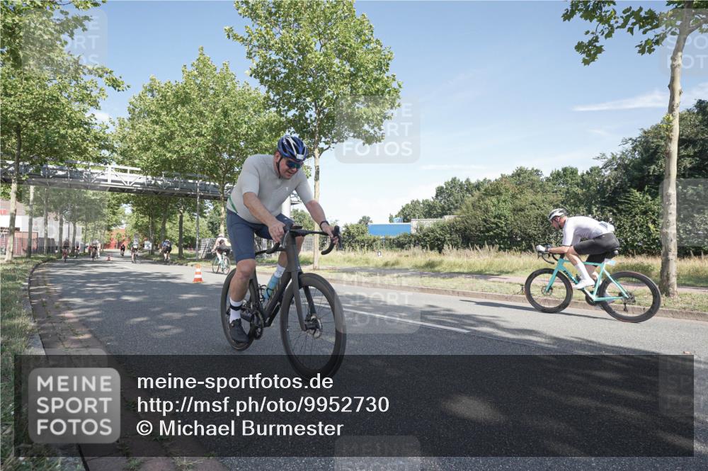 09.08.2026 - GEWOBA Citytriathlon Bremen Michael Burmester http://msf.ph/oto/9952730 09.08.2026 10:33:04 Radfahren 1, 63, 83, 103, 173, 302, 353, 370, 413, 419, 453, 457, 483, 486, 493, 503, 526 meine-sportfotos.de