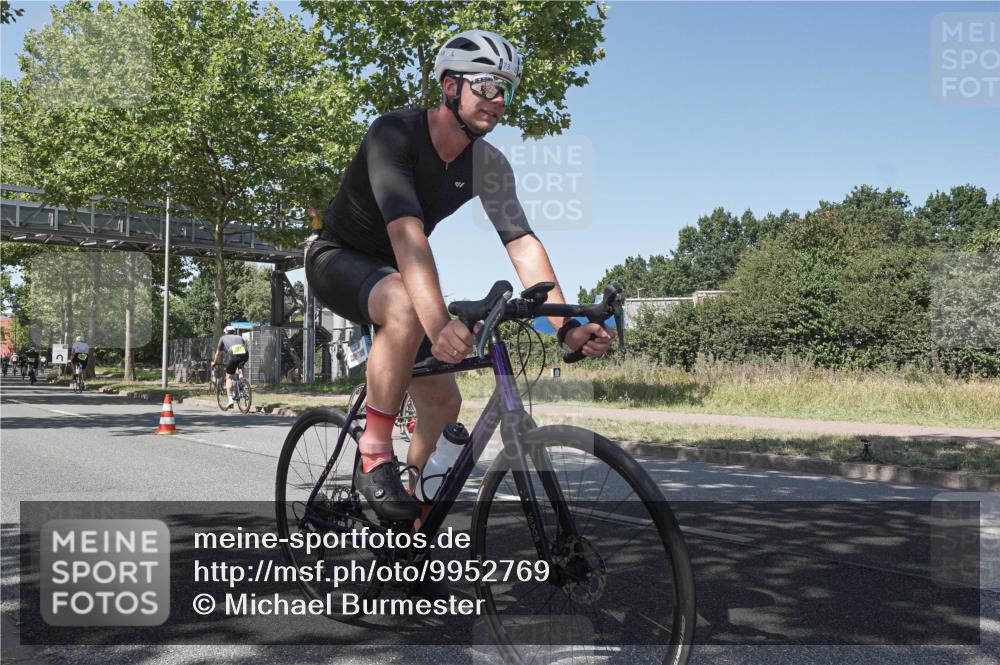 09.08.2026 - GEWOBA Citytriathlon Bremen Michael Burmester http://msf.ph/oto/9952769 09.08.2026 14:10:38 Radfahren 46, 71, 73, 81, 123, 162 meine-sportfotos.de