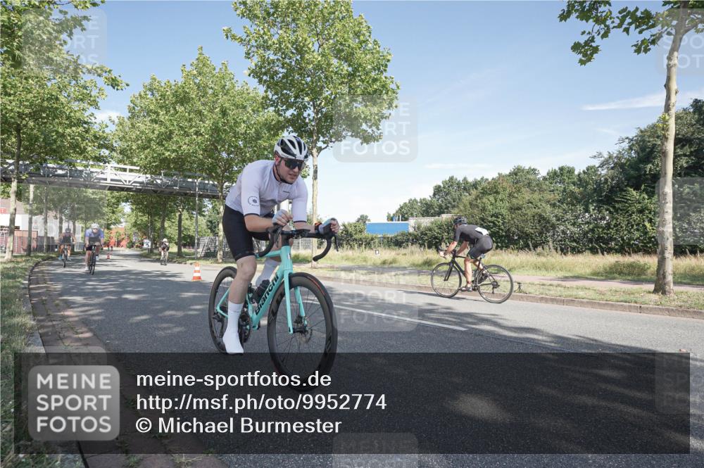 09.08.2026 - GEWOBA Citytriathlon Bremen Michael Burmester http://msf.ph/oto/9952774 09.08.2026 10:33:46 Radfahren 215, 280, 455, 474, 492, 510, 532 meine-sportfotos.de
