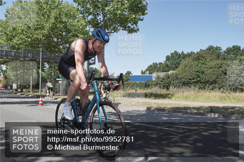 09.08.2026 - GEWOBA Citytriathlon Bremen Michael Burmester http://msf.ph/oto/9952781 09.08.2026 14:10:48 Radfahren 71, 72, 73, 137 meine-sportfotos.de