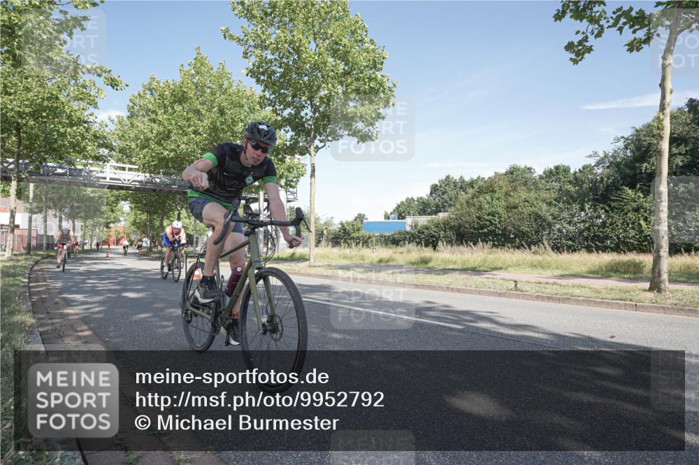 09.08.2026 - GEWOBA Citytriathlon Bremen Michael Burmester http://msf.ph/oto/9952792 09.08.2026 10:34:00 Radfahren 215, 292, 306, 448, 455, 474, 490, 522, 531 meine-sportfotos.de