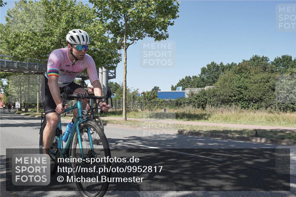 09.08.2026 - GEWOBA Citytriathlon Bremen Michael Burmester http://msf.ph/oto/9952817 09.08.2026 14:11:16 Radfahren 11, 13, 26, 33, 41, 68, 79, 84, 85, 109, 113, 117, 129, 139, 143, 144, 150 meine-sportfotos.de