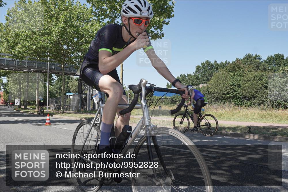 09.08.2026 - GEWOBA Citytriathlon Bremen Michael Burmester http://msf.ph/oto/9952828 09.08.2026 14:11:20 Radfahren 11, 13, 26, 41, 68, 76, 79, 84, 85, 92, 109, 113, 117, 129, 139, 143, 144, 150, 155 meine-sportfotos.de