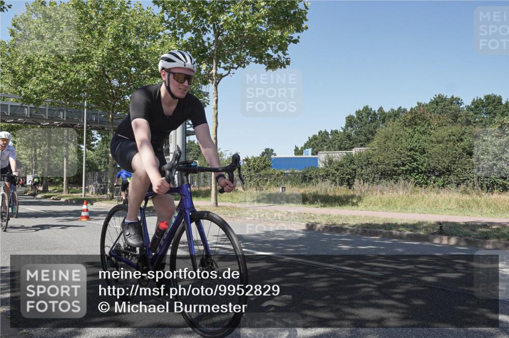 09.08.2026 - GEWOBA Citytriathlon Bremen Michael Burmester http://msf.ph/oto/9952829 09.08.2026 14:11:21 Radfahren 11, 13, 26, 68, 76, 79, 84, 85, 92, 109, 113, 117, 129, 139, 143, 144, 150, 155 meine-sportfotos.de
