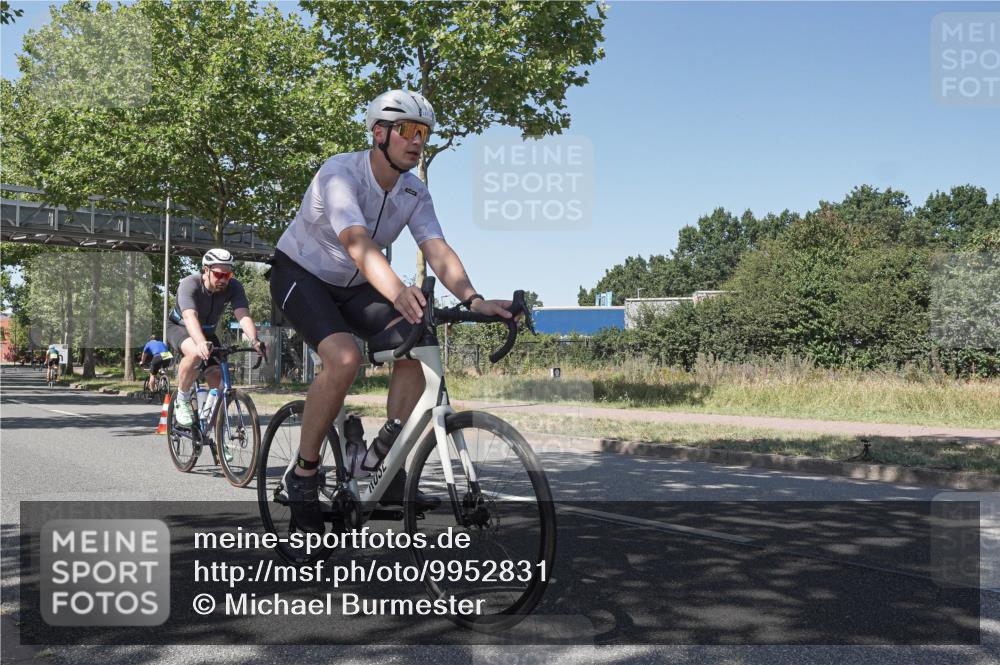 09.08.2026 - GEWOBA Citytriathlon Bremen Michael Burmester http://msf.ph/oto/9952831 09.08.2026 14:11:22 Radfahren 11, 13, 26, 68, 76, 79, 84, 85, 92, 109, 117, 128, 129, 139, 143, 144, 150, 155 meine-sportfotos.de