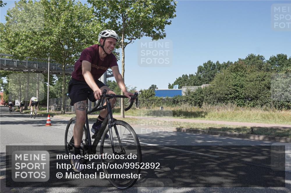 09.08.2026 - GEWOBA Citytriathlon Bremen Michael Burmester http://msf.ph/oto/9952892 09.08.2026 14:12:25 Radfahren 5, 27, 45, 91, 99, 105, 135, 169, 270 meine-sportfotos.de
