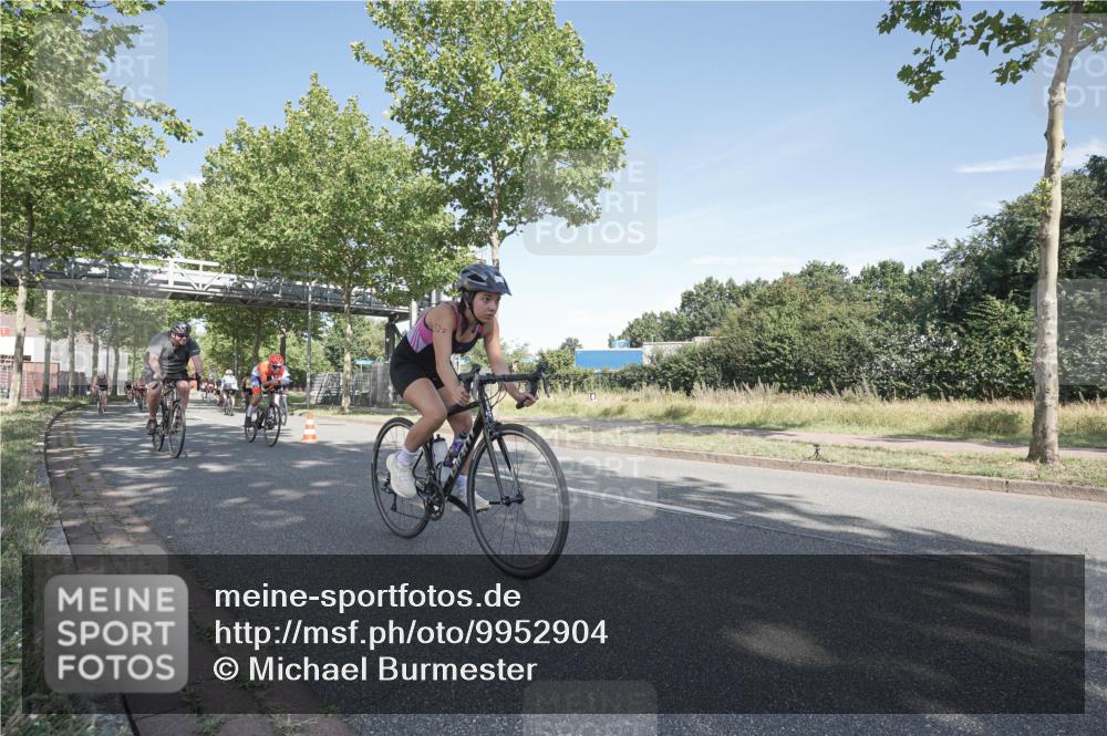 09.08.2026 - GEWOBA Citytriathlon Bremen Michael Burmester http://msf.ph/oto/9952904 09.08.2026 10:35:12 Radfahren 27, 129, 143, 169, 195, 326, 436, 440, 446, 467, 473, 476, 487, 513, 527 meine-sportfotos.de