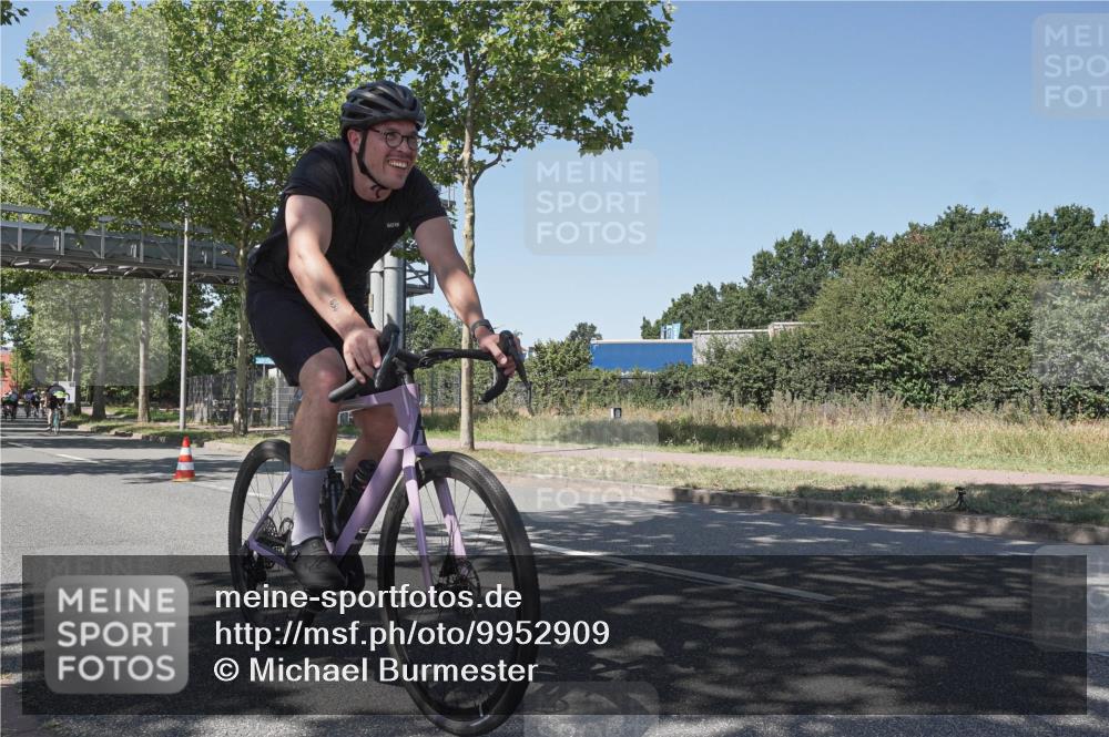 09.08.2026 - GEWOBA Citytriathlon Bremen Michael Burmester http://msf.ph/oto/9952909 09.08.2026 14:12:46 Radfahren 22, 134, 148, 159, 294 meine-sportfotos.de