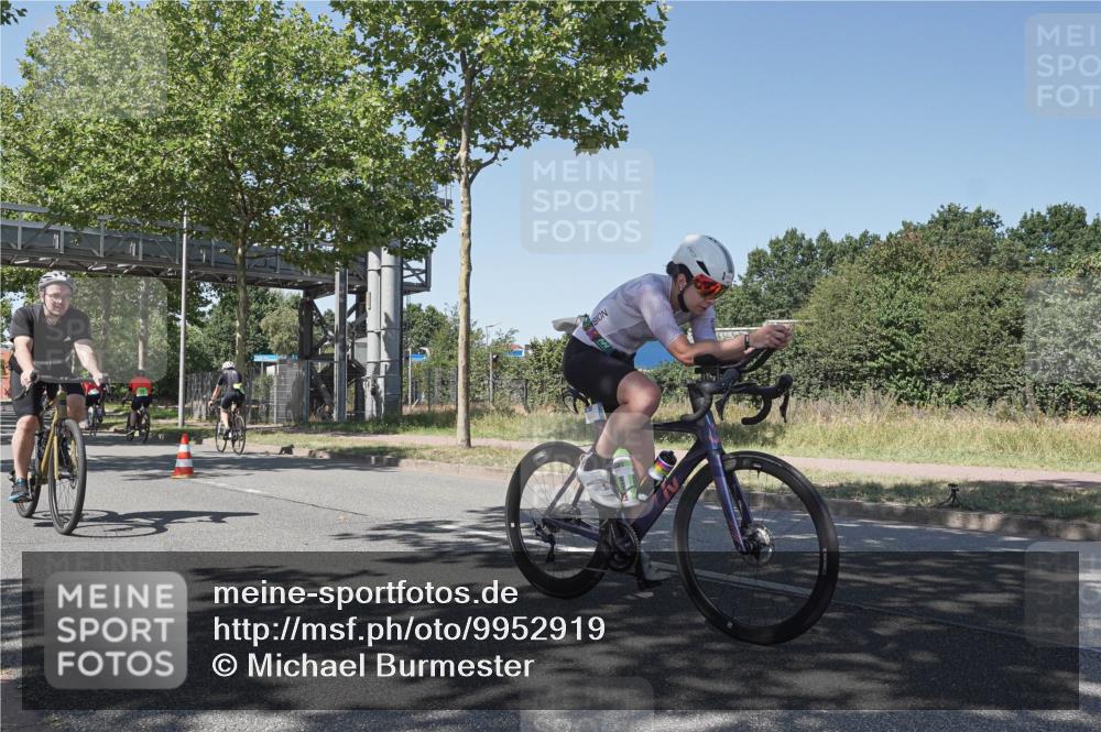 09.08.2026 - GEWOBA Citytriathlon Bremen Michael Burmester http://msf.ph/oto/9952919 09.08.2026 14:12:50 Radfahren 21, 22, 24, 83, 134, 148, 159, 294 meine-sportfotos.de