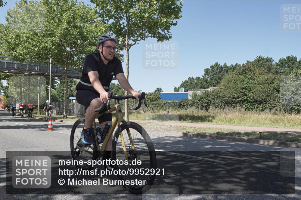 09.08.2026 - GEWOBA Citytriathlon Bremen Michael Burmester http://msf.ph/oto/9952921 09.08.2026 14:12:51 Radfahren 21, 22, 24, 83, 134, 148, 159, 294 meine-sportfotos.de