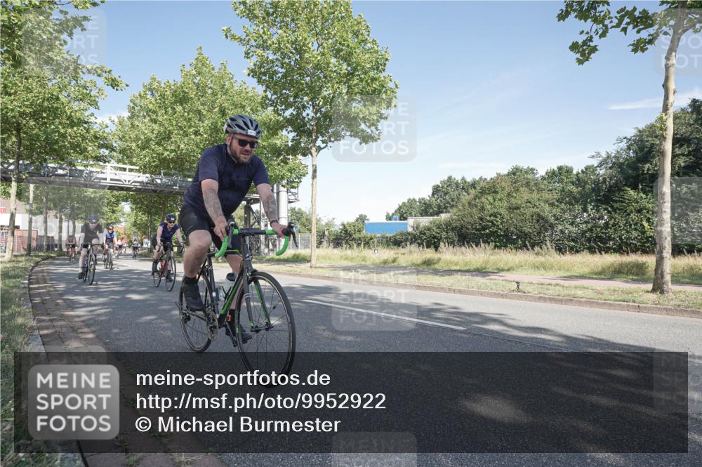 09.08.2026 - GEWOBA Citytriathlon Bremen Michael Burmester http://msf.ph/oto/9952922 09.08.2026 10:35:18 Radfahren 3, 27, 129, 143, 169, 195, 243, 326, 436, 440, 446, 467, 473, 476, 487, 527 meine-sportfotos.de