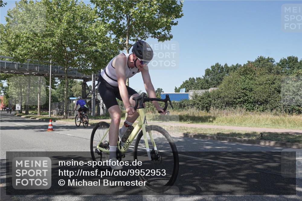 09.08.2026 - GEWOBA Citytriathlon Bremen Michael Burmester http://msf.ph/oto/9952953 09.08.2026 14:13:10 Radfahren 2, 38, 54, 82, 83, 279, 304 meine-sportfotos.de