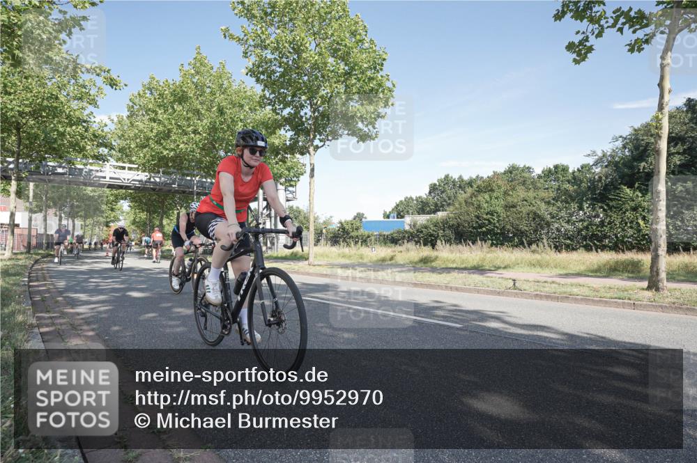 09.08.2026 - GEWOBA Citytriathlon Bremen Michael Burmester http://msf.ph/oto/9952970 09.08.2026 10:35:46 Radfahren 17, 29, 37, 43, 107, 119, 141, 181, 201, 217, 241, 423, 462, 471, 509 meine-sportfotos.de