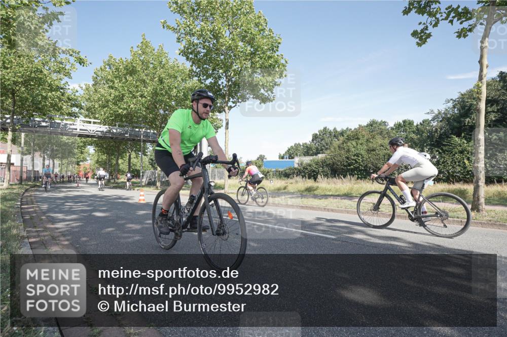 09.08.2026 - GEWOBA Citytriathlon Bremen Michael Burmester http://msf.ph/oto/9952982 09.08.2026 10:35:50 Radfahren 17, 29, 37, 43, 89, 107, 109, 119, 123, 141, 151, 167, 181, 201, 217, 241, 423, 462, 471, 494, 509 meine-sportfotos.de