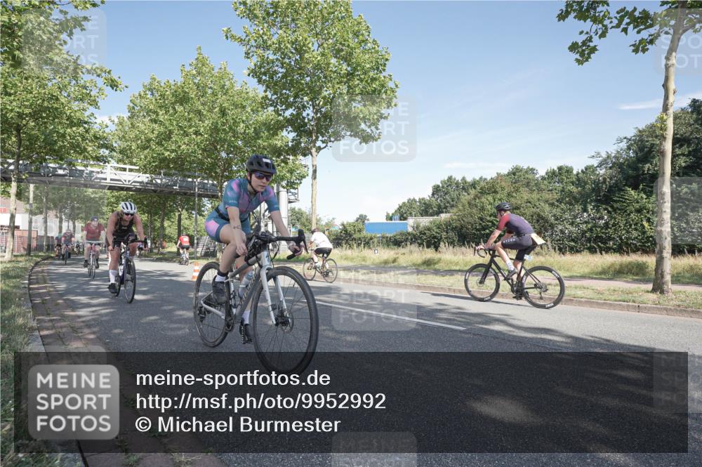 09.08.2026 - GEWOBA Citytriathlon Bremen Michael Burmester http://msf.ph/oto/9952992 09.08.2026 10:35:54 Radfahren 17, 29, 89, 107, 109, 119, 123, 151, 153, 167, 187, 201, 241, 444, 462, 466, 471, 494, 509 meine-sportfotos.de