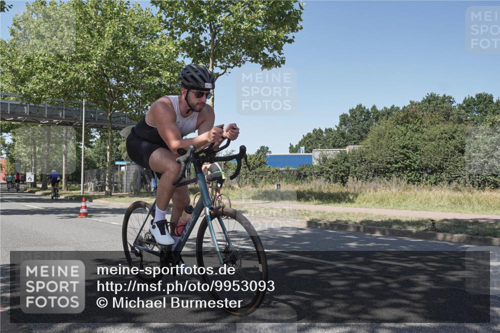 09.08.2026 - GEWOBA Citytriathlon Bremen Michael Burmester http://msf.ph/oto/9953093 09.08.2026 14:15:11 Radfahren 66, 374 meine-sportfotos.de