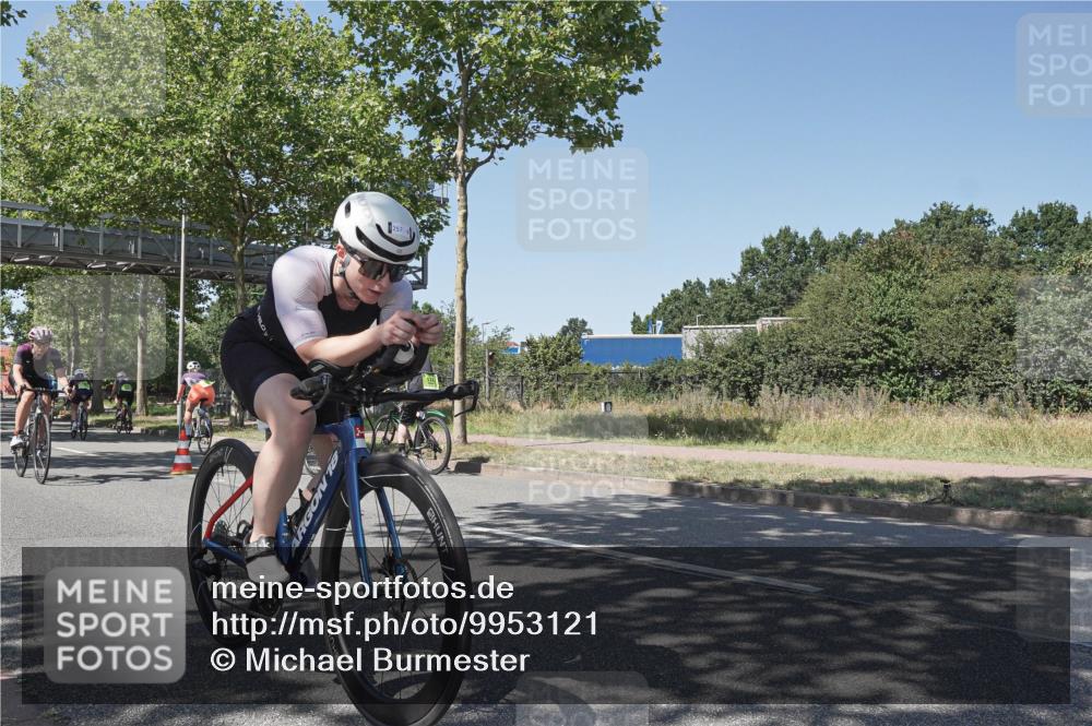 09.08.2026 - GEWOBA Citytriathlon Bremen Michael Burmester http://msf.ph/oto/9953121 09.08.2026 14:15:39 Radfahren 7, 10, 122, 218, 257, 260, 263, 285, 302, 349, 354, 433 meine-sportfotos.de