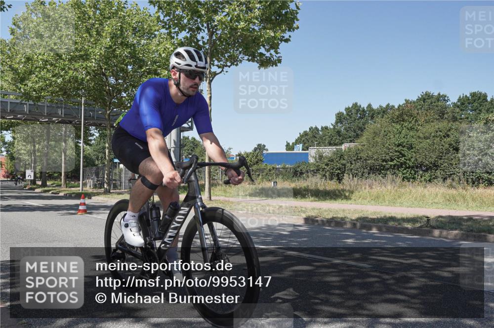 09.08.2026 - GEWOBA Citytriathlon Bremen Michael Burmester http://msf.ph/oto/9953147 09.08.2026 14:15:56 Radfahren 14, 37, 43, 89, 133, 163, 172, 182, 232, 291, 308, 329 meine-sportfotos.de