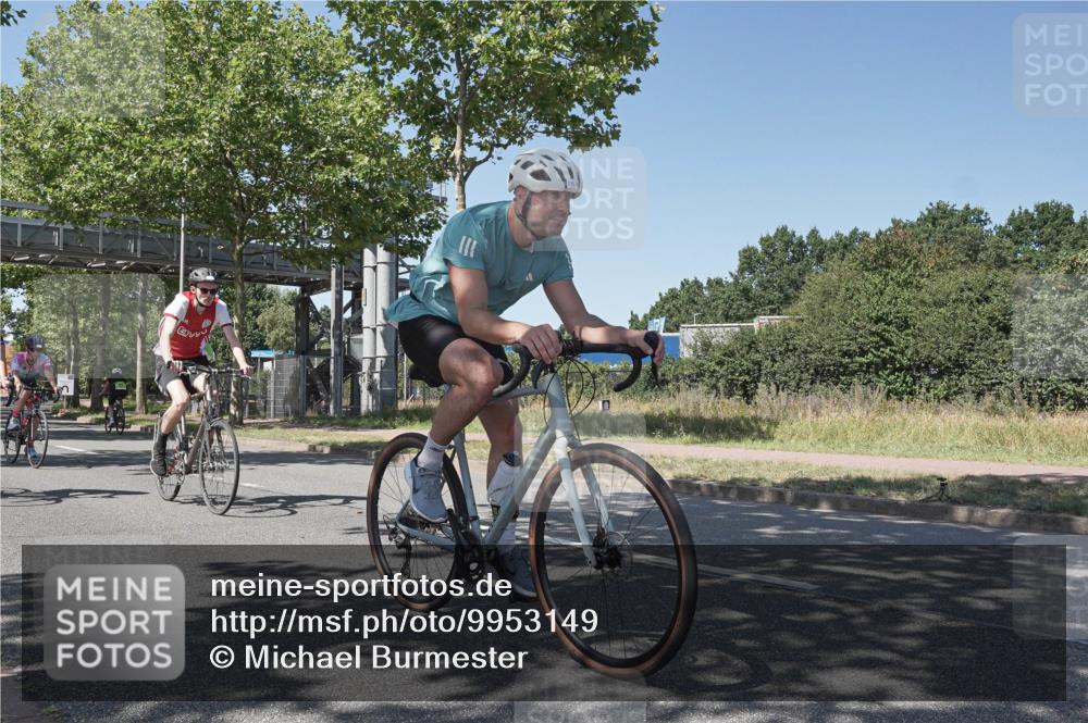 09.08.2026 - GEWOBA Citytriathlon Bremen Michael Burmester http://msf.ph/oto/9953149 09.08.2026 14:15:58 Radfahren 14, 37, 43, 89, 133, 163, 172, 182, 232, 291, 308, 329 meine-sportfotos.de