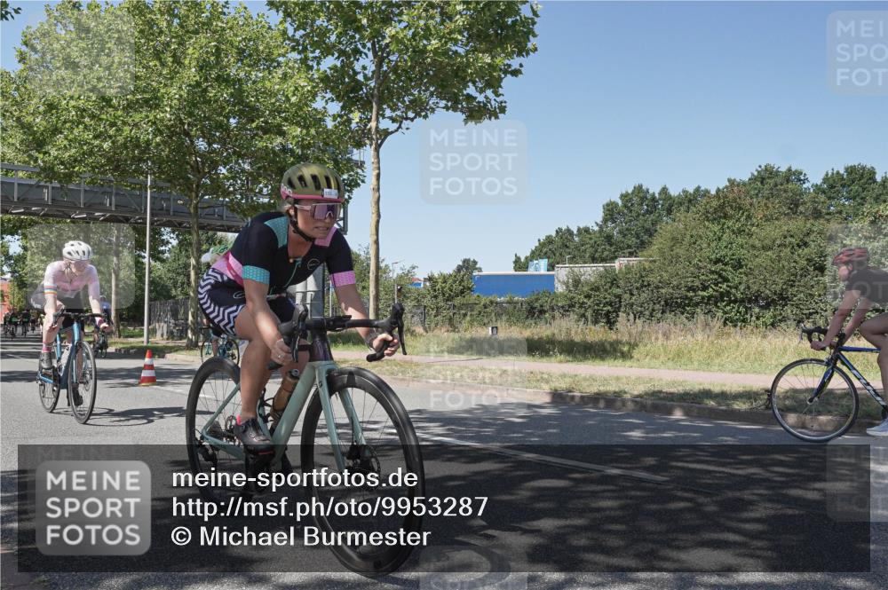 09.08.2026 - GEWOBA Citytriathlon Bremen Michael Burmester http://msf.ph/oto/9953287 09.08.2026 14:17:30 Radfahren 88, 106, 110, 193, 274, 309, 321, 337, 356 meine-sportfotos.de