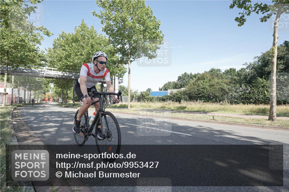 09.08.2026 - GEWOBA Citytriathlon Bremen Michael Burmester http://msf.ph/oto/9953427 09.08.2026 10:44:36 Radfahren 345, 523 meine-sportfotos.de
