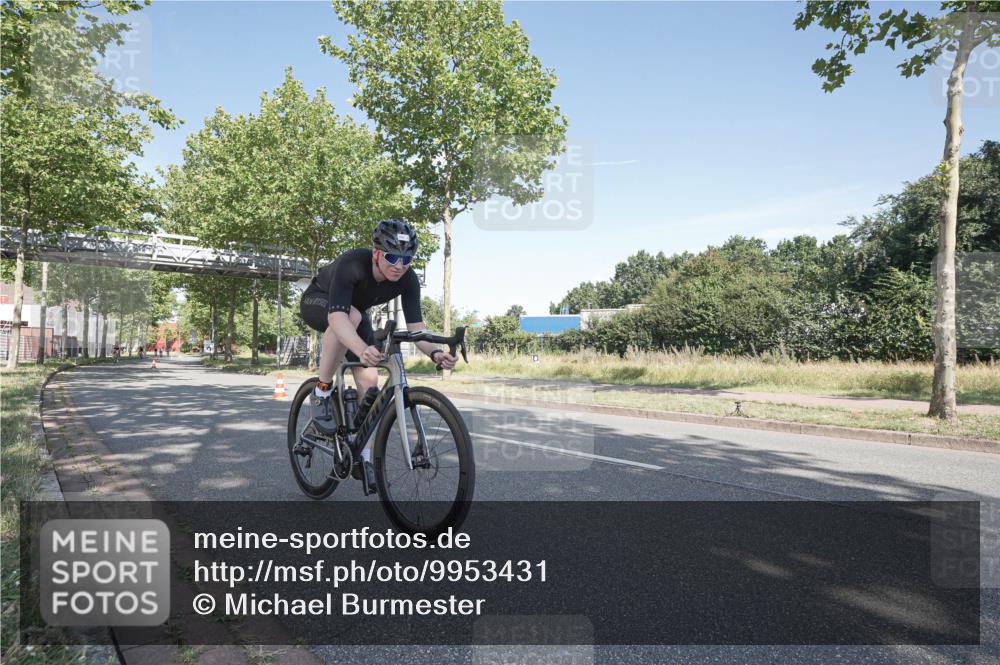 09.08.2026 - GEWOBA Citytriathlon Bremen Michael Burmester http://msf.ph/oto/9953431 09.08.2026 10:44:48 Radfahren 231, 398, 523 meine-sportfotos.de