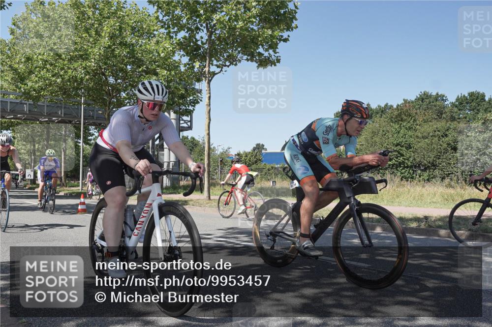 09.08.2026 - GEWOBA Citytriathlon Bremen Michael Burmester http://msf.ph/oto/9953457 09.08.2026 14:18:53 Radfahren 107, 173, 210, 221, 227, 244, 266, 289, 297, 314, 324, 341, 344, 347, 352, 370, 373, 385, 403, 455 meine-sportfotos.de