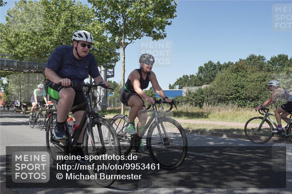 09.08.2026 - GEWOBA Citytriathlon Bremen Michael Burmester http://msf.ph/oto/9953461 09.08.2026 14:18:54 Radfahren 107, 173, 210, 221, 227, 244, 266, 289, 297, 324, 341, 344, 347, 352, 370, 373, 403, 455 meine-sportfotos.de