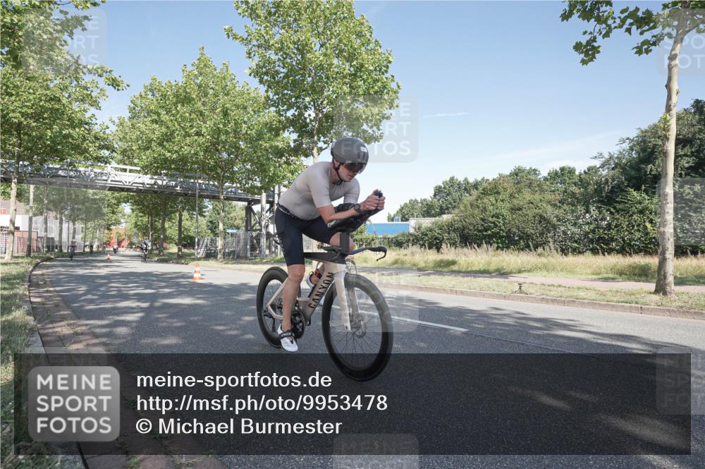 09.08.2026 - GEWOBA Citytriathlon Bremen Michael Burmester http://msf.ph/oto/9953478 09.08.2026 10:45:48 Radfahren 355, 400, 465, 478, 528 meine-sportfotos.de