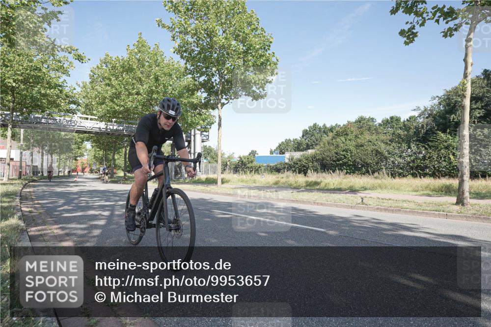 09.08.2026 - GEWOBA Citytriathlon Bremen Michael Burmester http://msf.ph/oto/9953657 09.08.2026 10:49:07 Radfahren 294, 388 meine-sportfotos.de