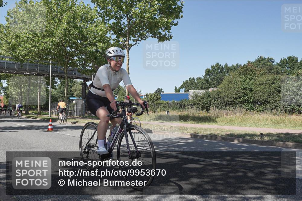 09.08.2026 - GEWOBA Citytriathlon Bremen Michael Burmester http://msf.ph/oto/9953670 09.08.2026 14:21:02 Radfahren 30, 198, 214, 231, 252, 255, 268, 390, 409, 479, 508, 515 meine-sportfotos.de