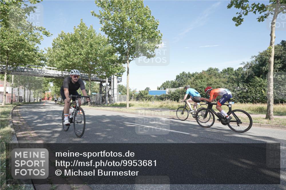 09.08.2026 - GEWOBA Citytriathlon Bremen Michael Burmester http://msf.ph/oto/9953681 09.08.2026 10:49:28 Radfahren 299, 320, 413, 430, 454, 497 meine-sportfotos.de