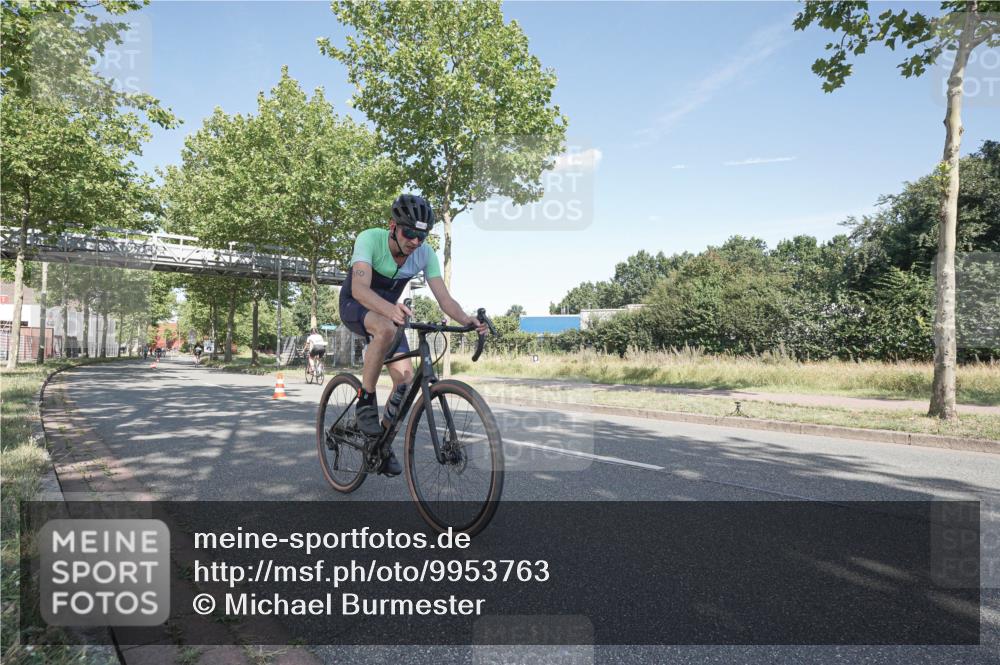 09.08.2026 - GEWOBA Citytriathlon Bremen Michael Burmester http://msf.ph/oto/9953763 09.08.2026 10:50:30 Radfahren 63, 350, 385, 450, 457 meine-sportfotos.de