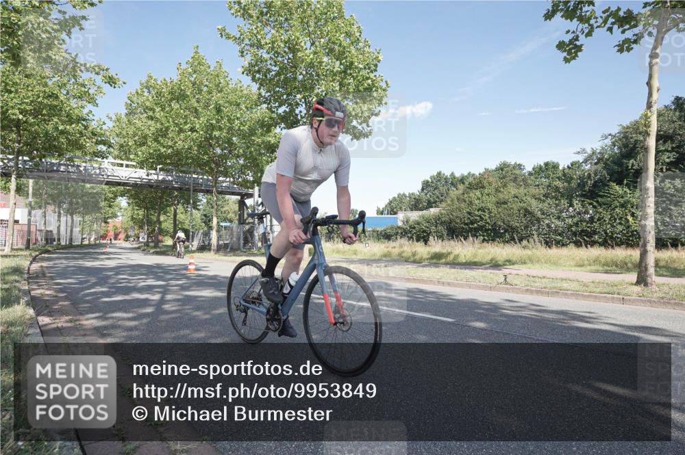 09.08.2026 - GEWOBA Citytriathlon Bremen Michael Burmester http://msf.ph/oto/9953849 09.08.2026 10:51:34 Radfahren 57, 99, 324, 397 meine-sportfotos.de