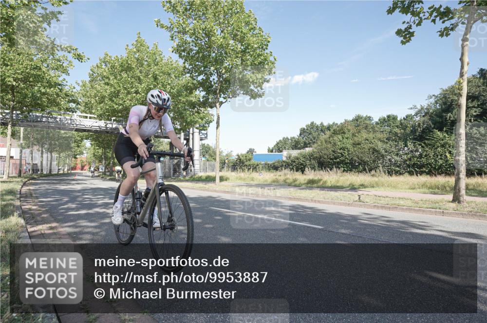 09.08.2026 - GEWOBA Citytriathlon Bremen Michael Burmester http://msf.ph/oto/9953887 09.08.2026 10:52:22 Radfahren 15, 43, 374, 443, 483 meine-sportfotos.de